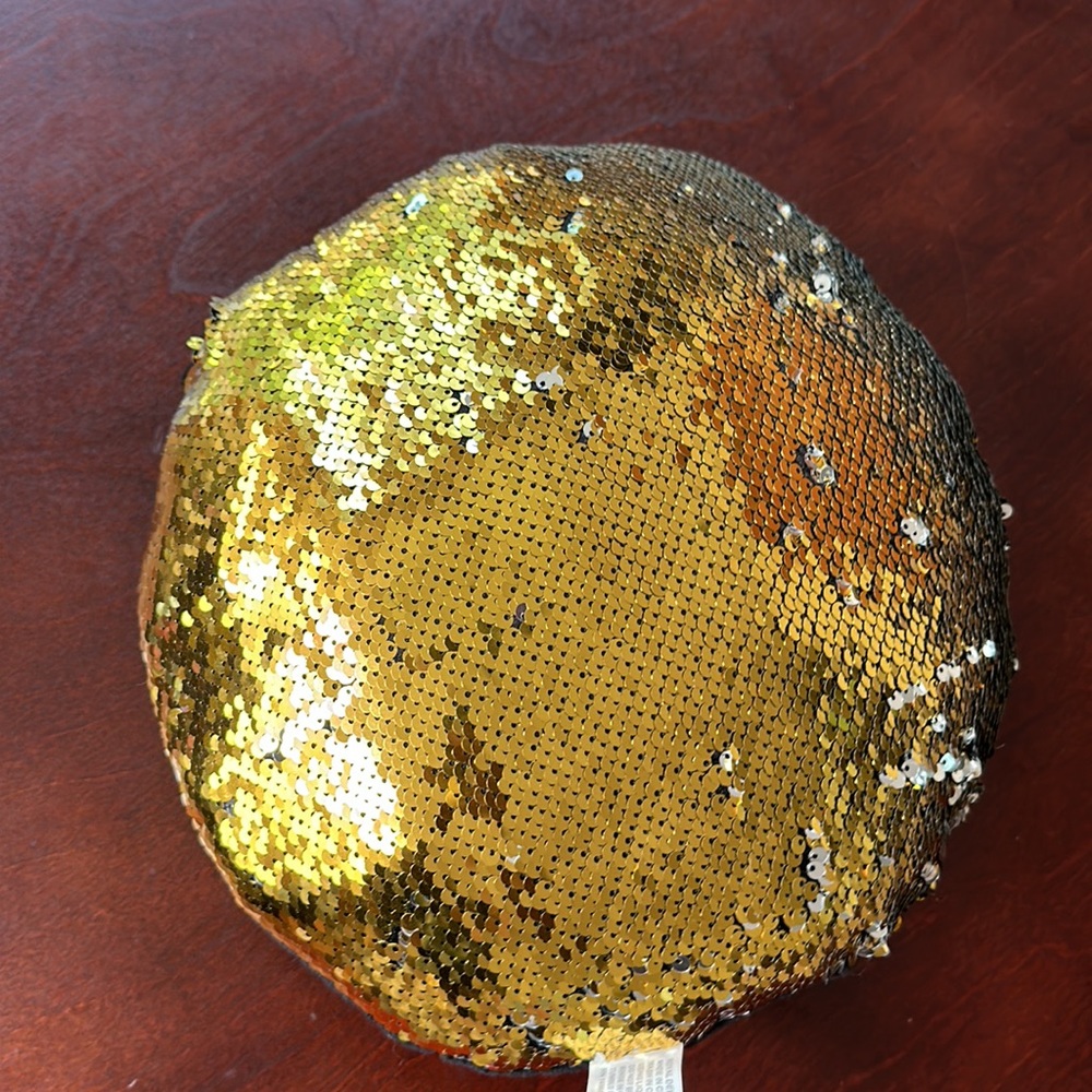 Gold throw pillows - Picture 5 of 8